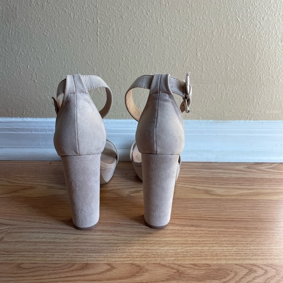 Sandy tan heels - Picture 5 of 7